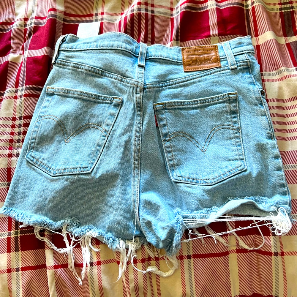 Levi’s Ribcage Jean Shorts - Size 28 - Excellent Condition
